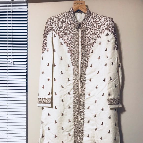 Exquisite all front,shoulder embroidered Sherwani. - Picture 3 of 7